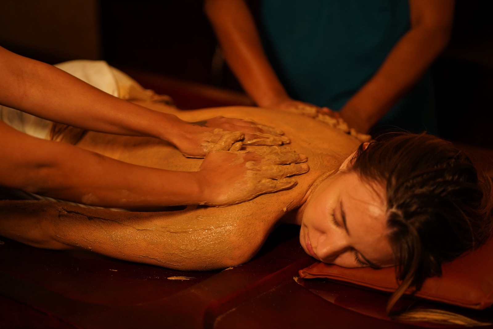 Udvarthanam (Full Body Herbal Scrub) image